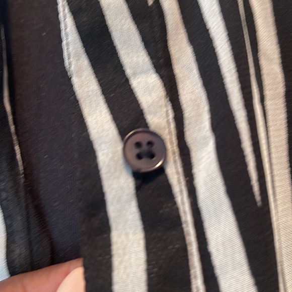 New! Stylish Blouse - Picture 5 of 9